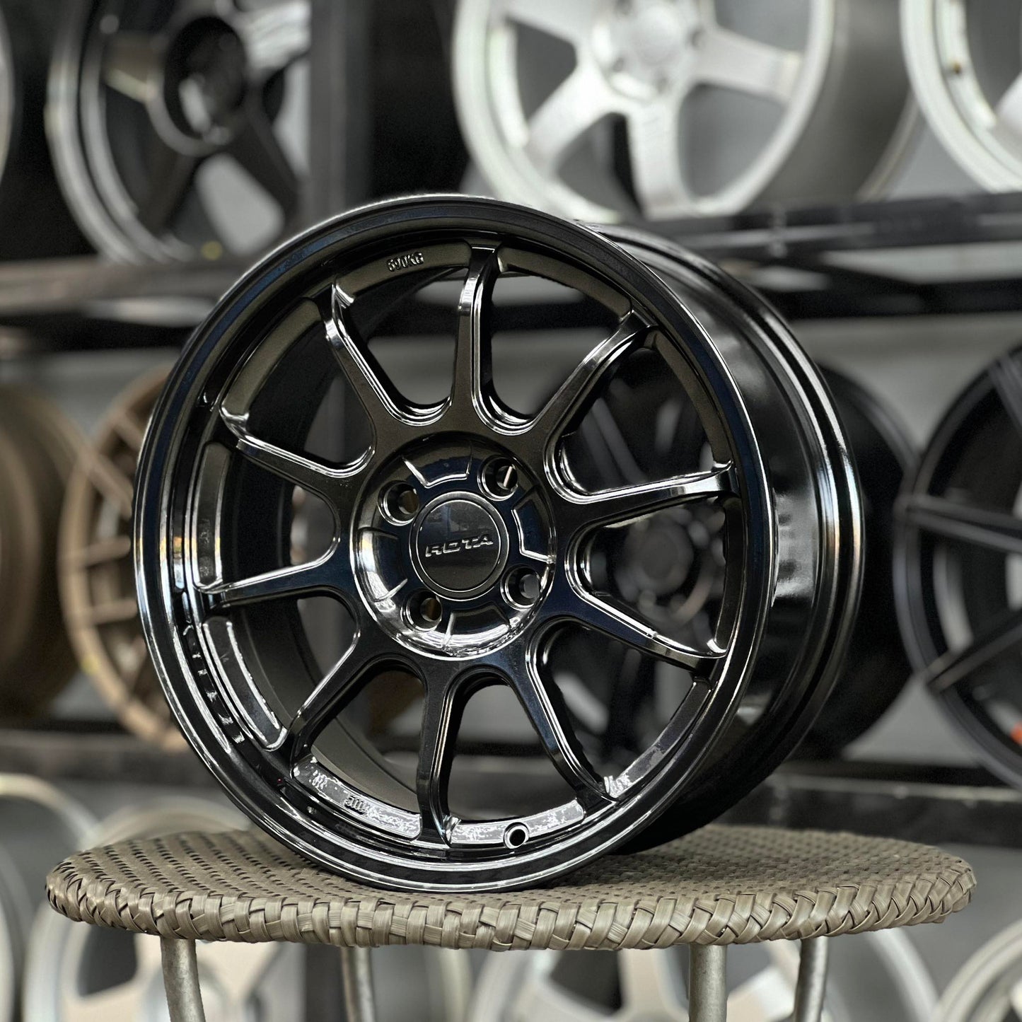ROTA RACING 16X7X4H/100 HYPER BLACK