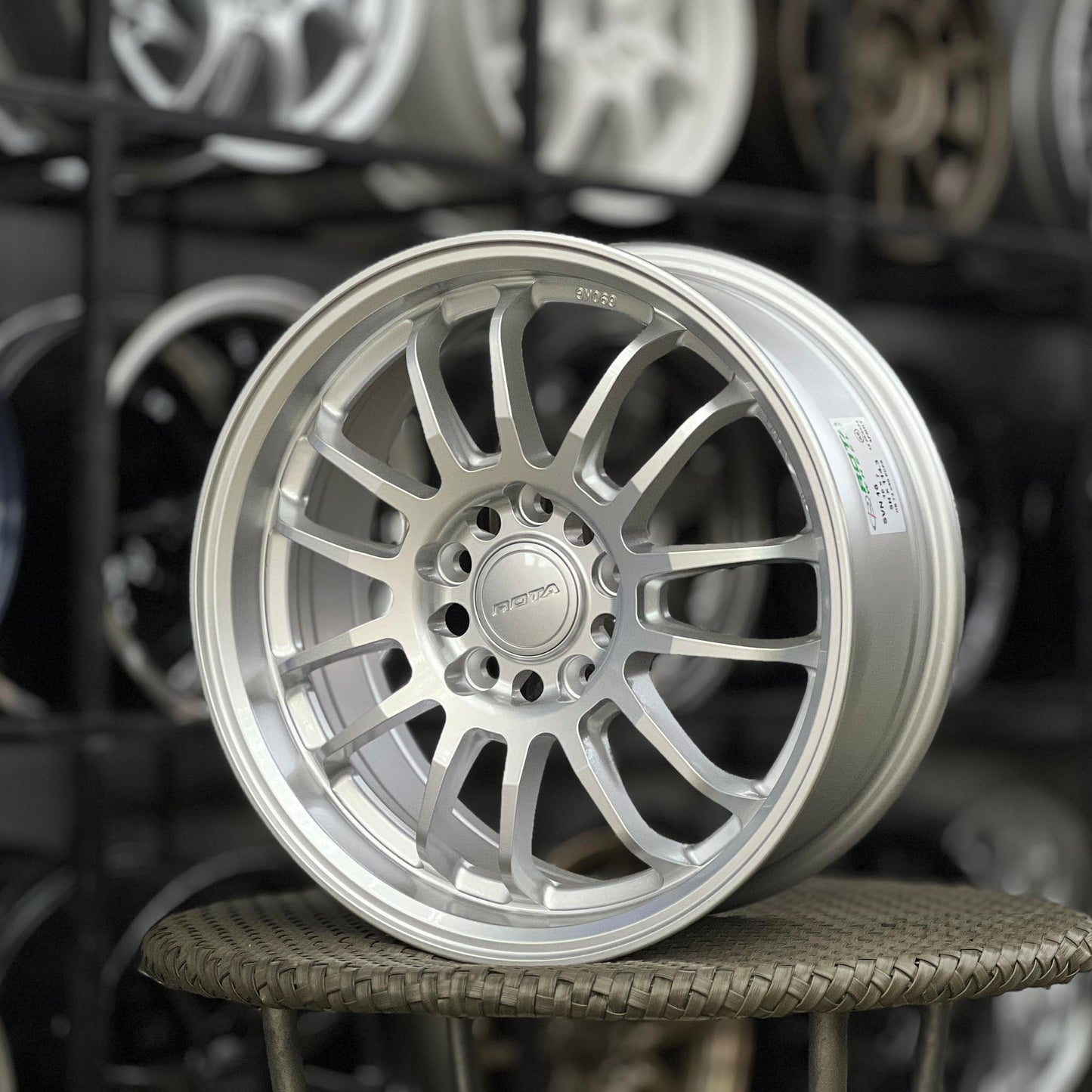 ROTA SVN 17X8X5H/114.3 PLAIN SILVER