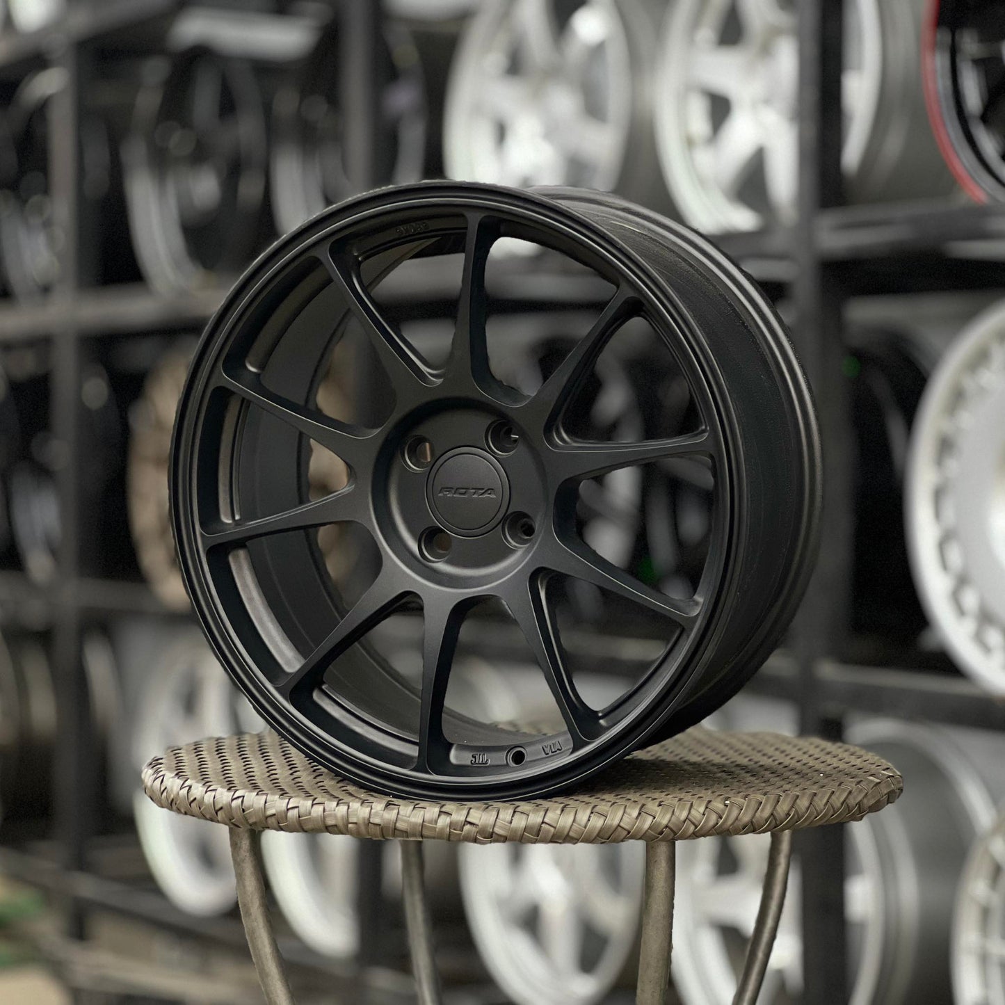ROTA TITAN 17X7.5X4H/100 FLAT BLACK