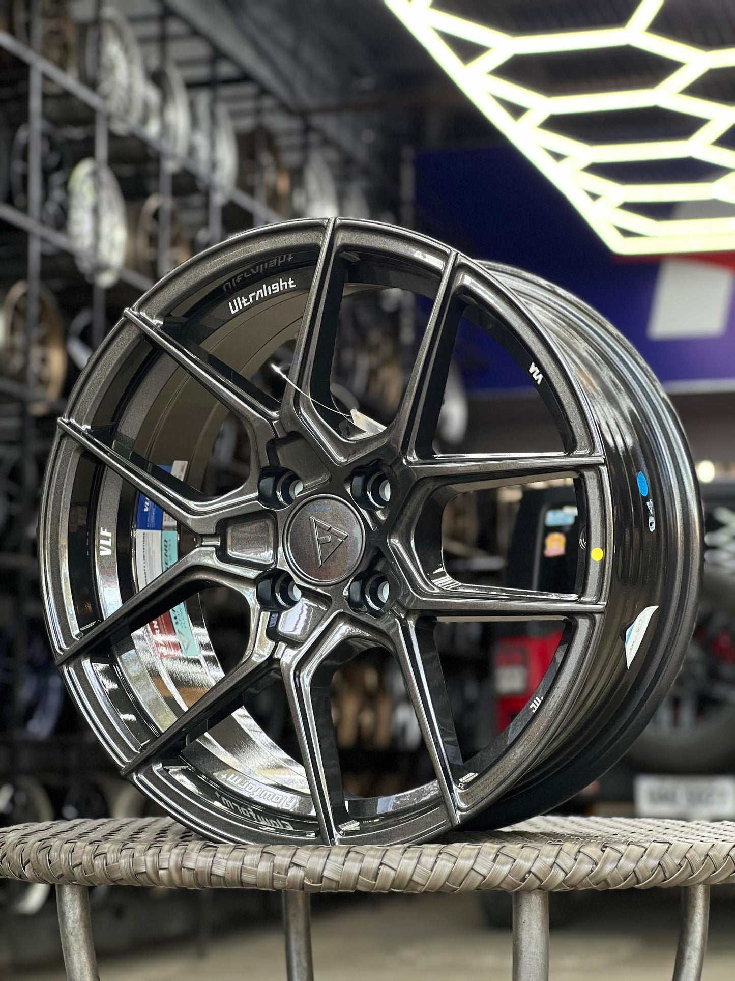VLF-37 FLOW FORM 16X7X4H/100 ET35 GLOSS DARK GUNMETAL