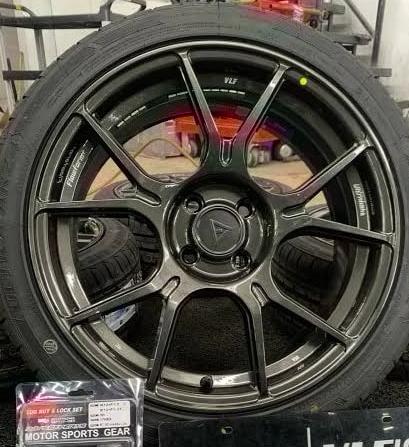VLF-41 FLOW FORM 17x7.5x4H/100 ET38 GLOSS DARK GUNMETAL – UbecMags