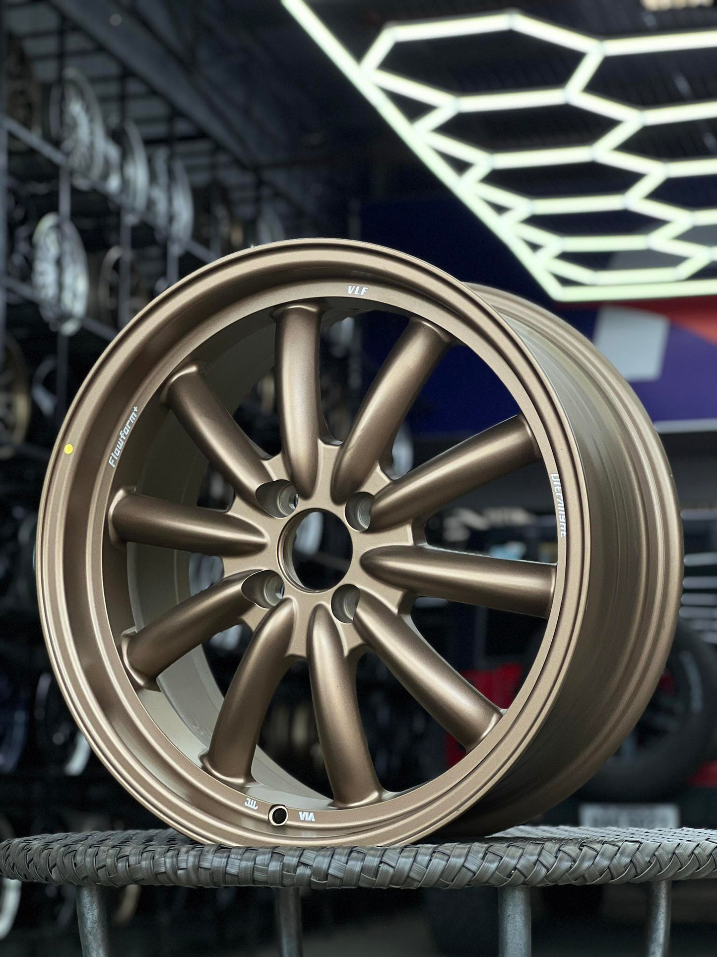 VLF-S10 FLOW FORM 17X7.5X4H/100 ET 40 MATTE BRONZE
