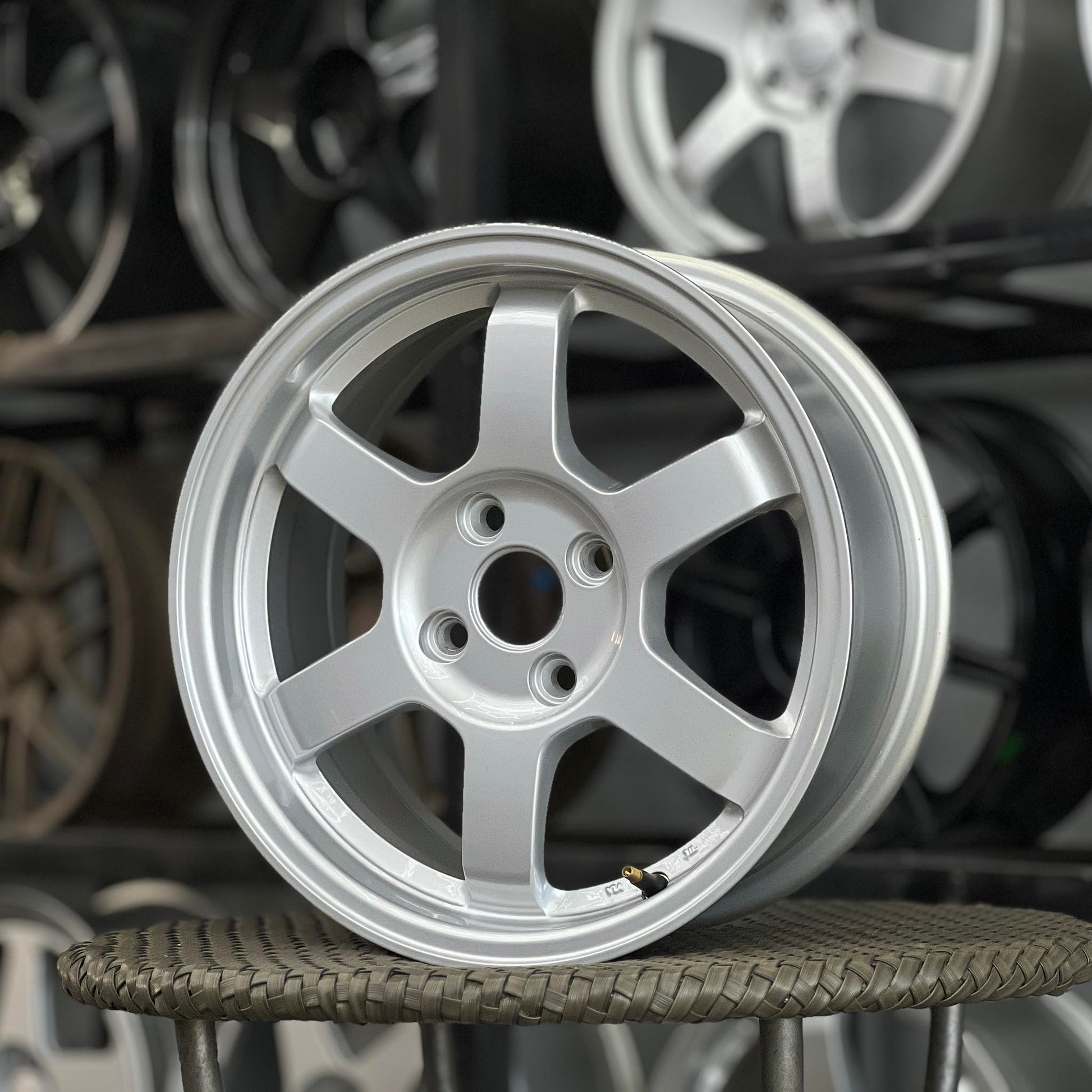 ROTA GRID RACING 15X6.5X4H/100 PLAIN SILVER – UbecMags