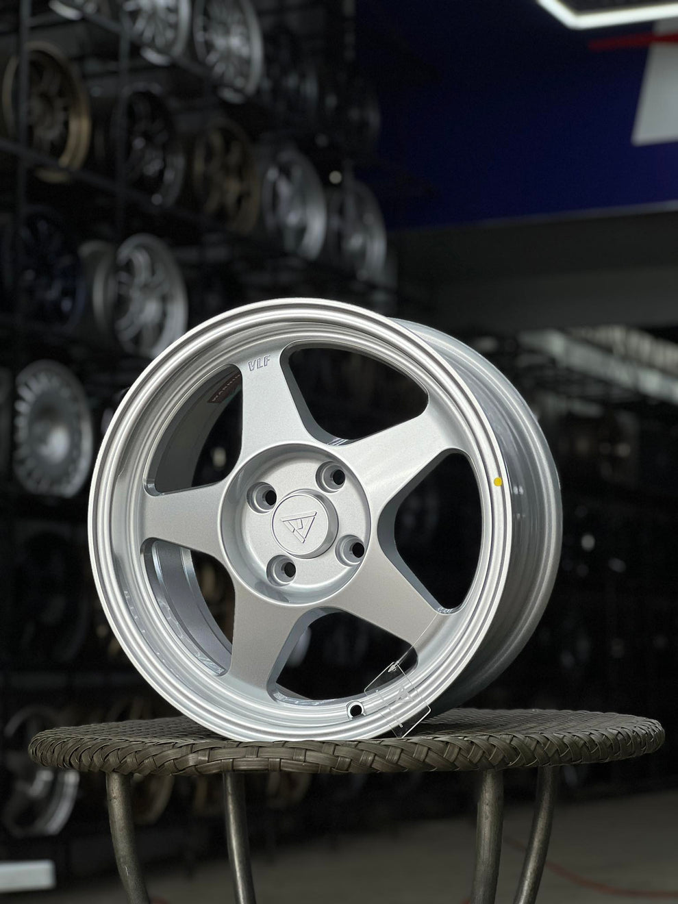 VLF-51 FLOW FORM 17X7.5X4H/100 ET 35 SILVER – UbecMags